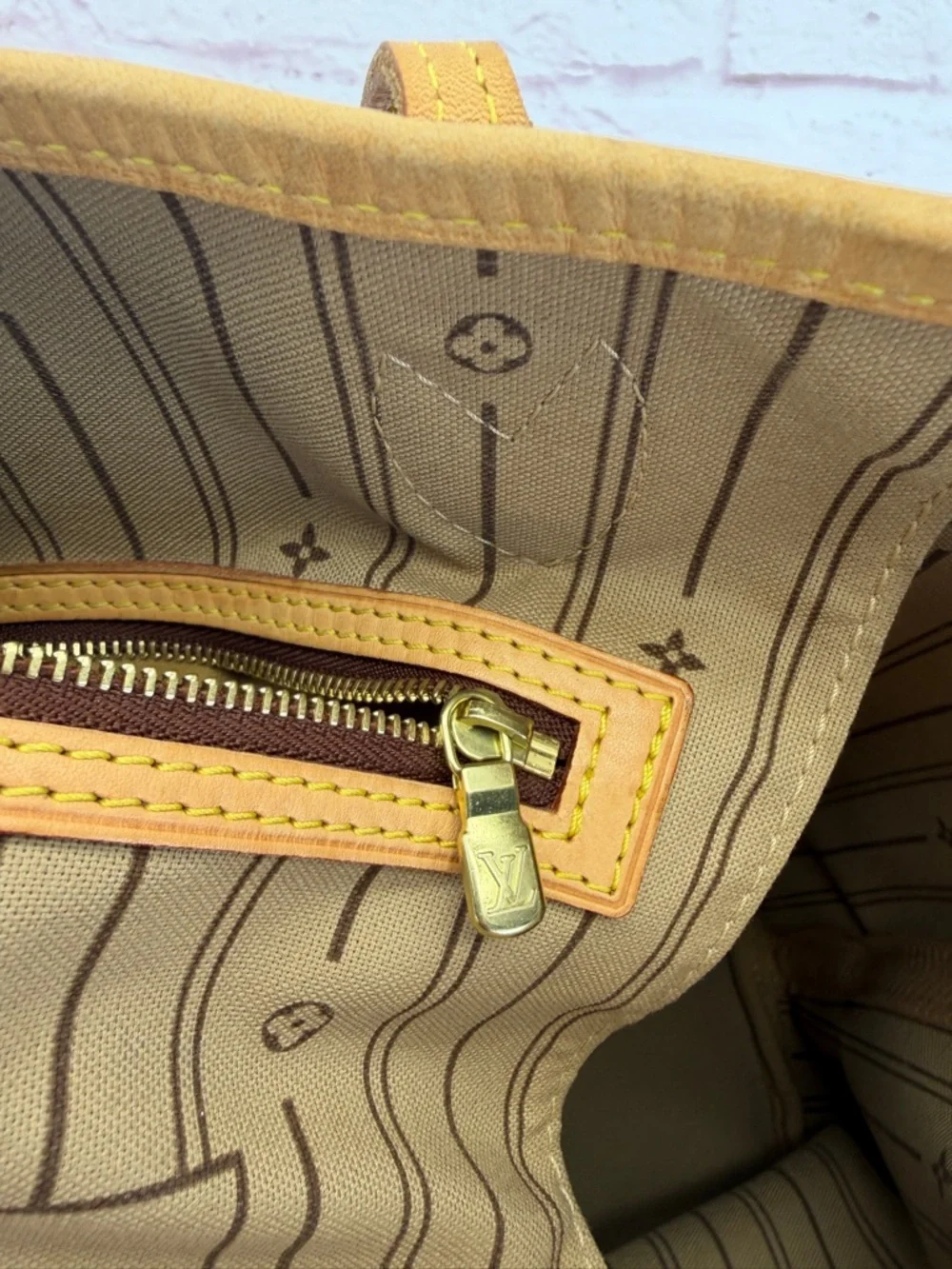 Louis Vuitton Neverfull Mm Monogram Canvas Tote in Brown